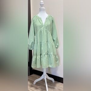AEMI + CO Women’s Green Dress fully lined, with slit Pockets Size L
